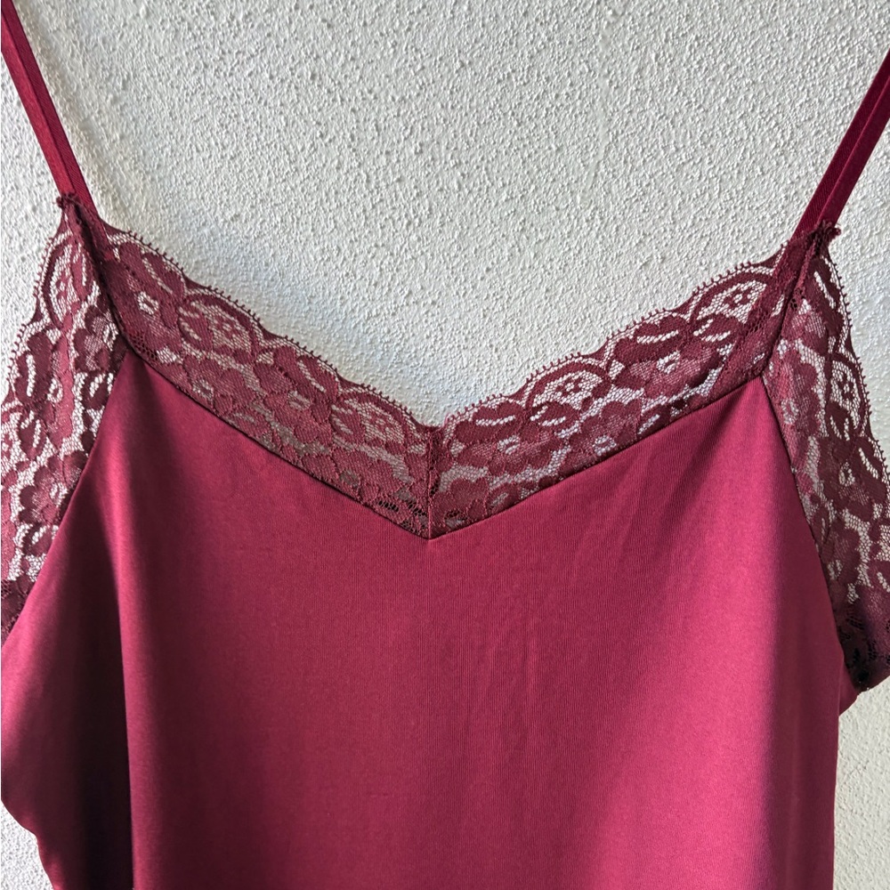 White House Black Market Large Burgundy Lace Trim Camisole Adjustable Straps NWT - Picture 4 of 12